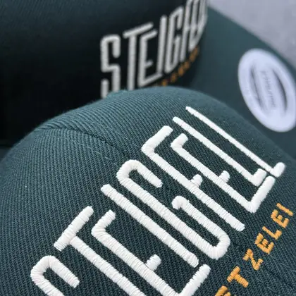 Stickerei: Caps